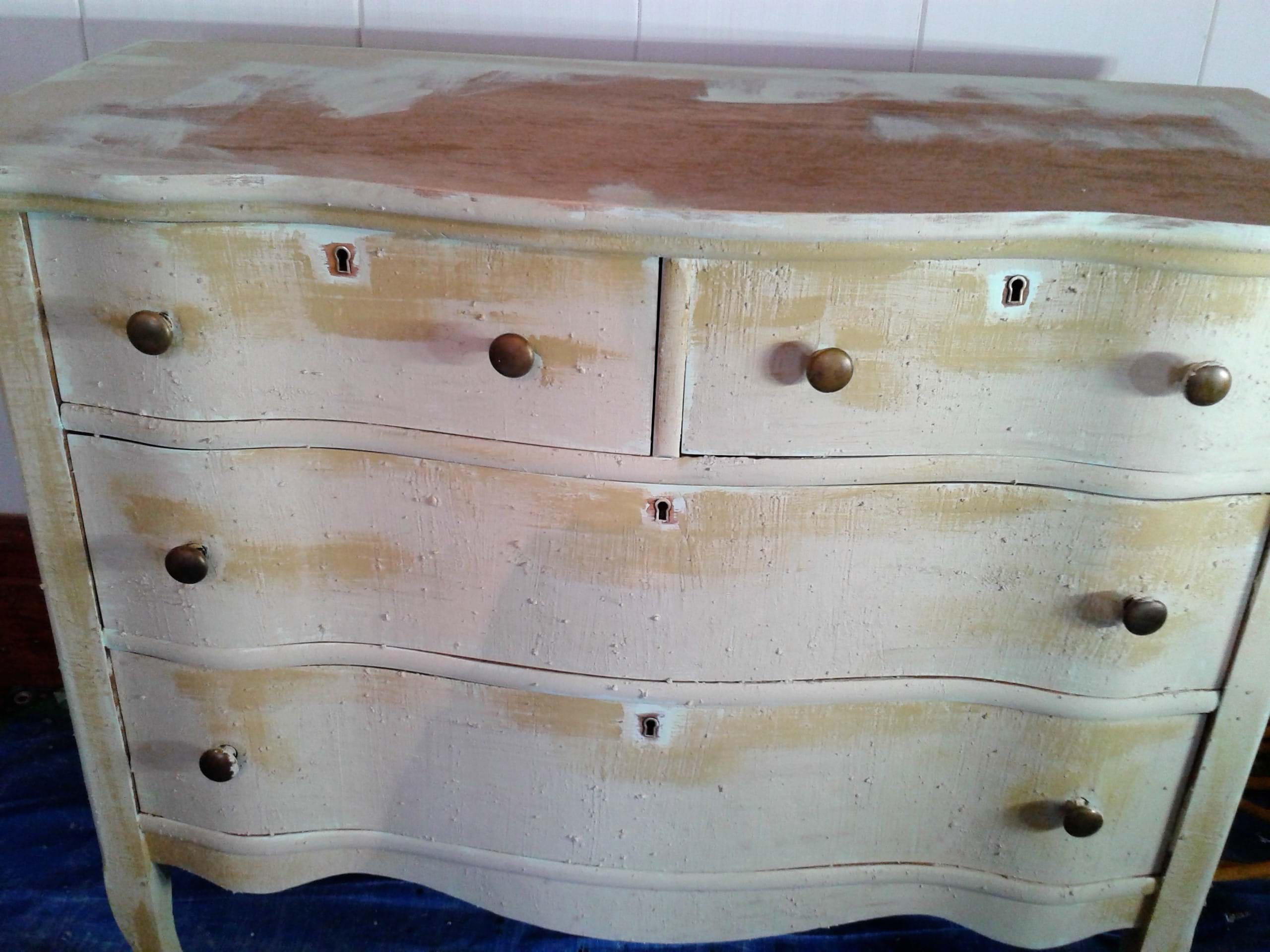 Design or et blanc dans une ancestrale de 1740 à Bécancour