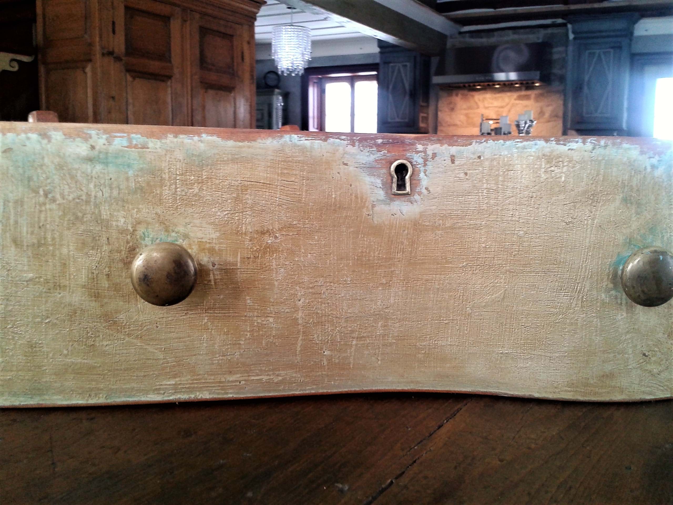 Design or et blanc dans une ancestrale de 1740 à Bécancour