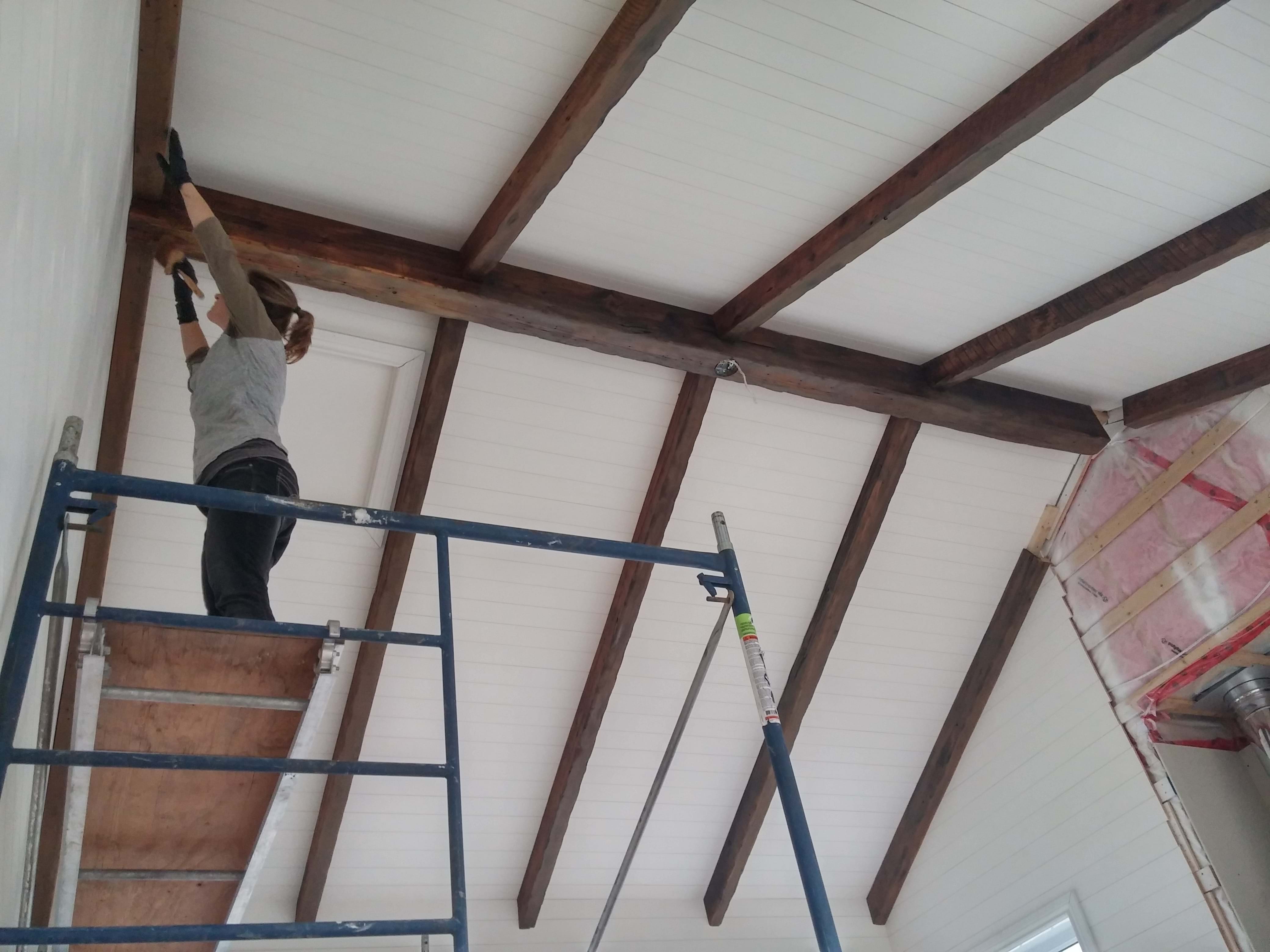 Ensemble de fausses poutres antiques