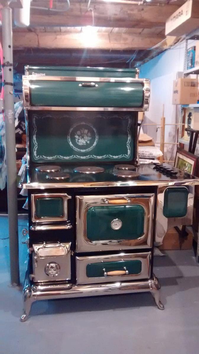 Cuisine blanc antique à Sainte-Adèle