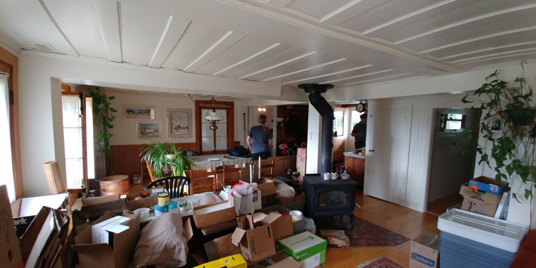 Foyer central avec vieilles briques chaulées