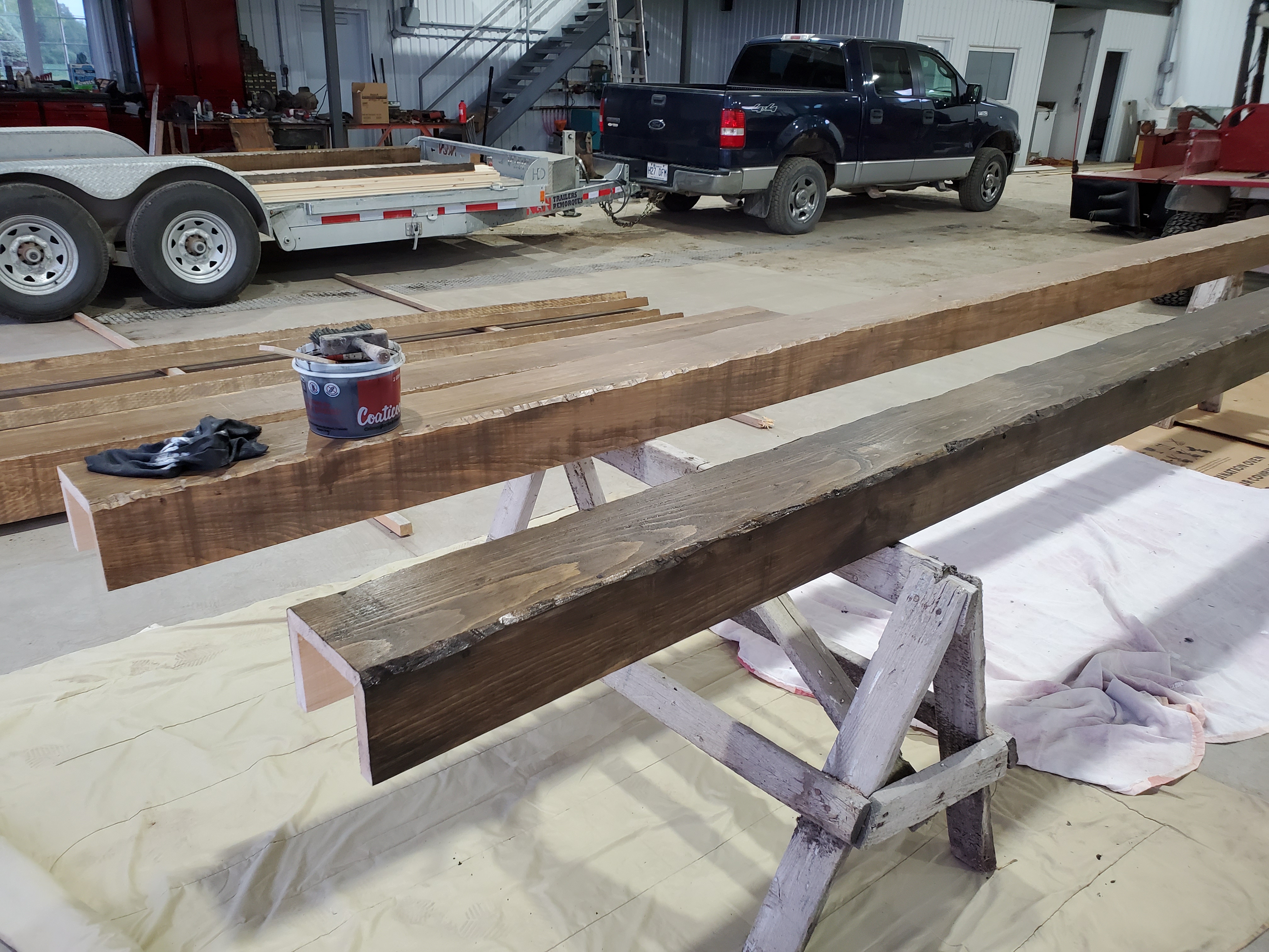 Verrière avec foyer et poutres