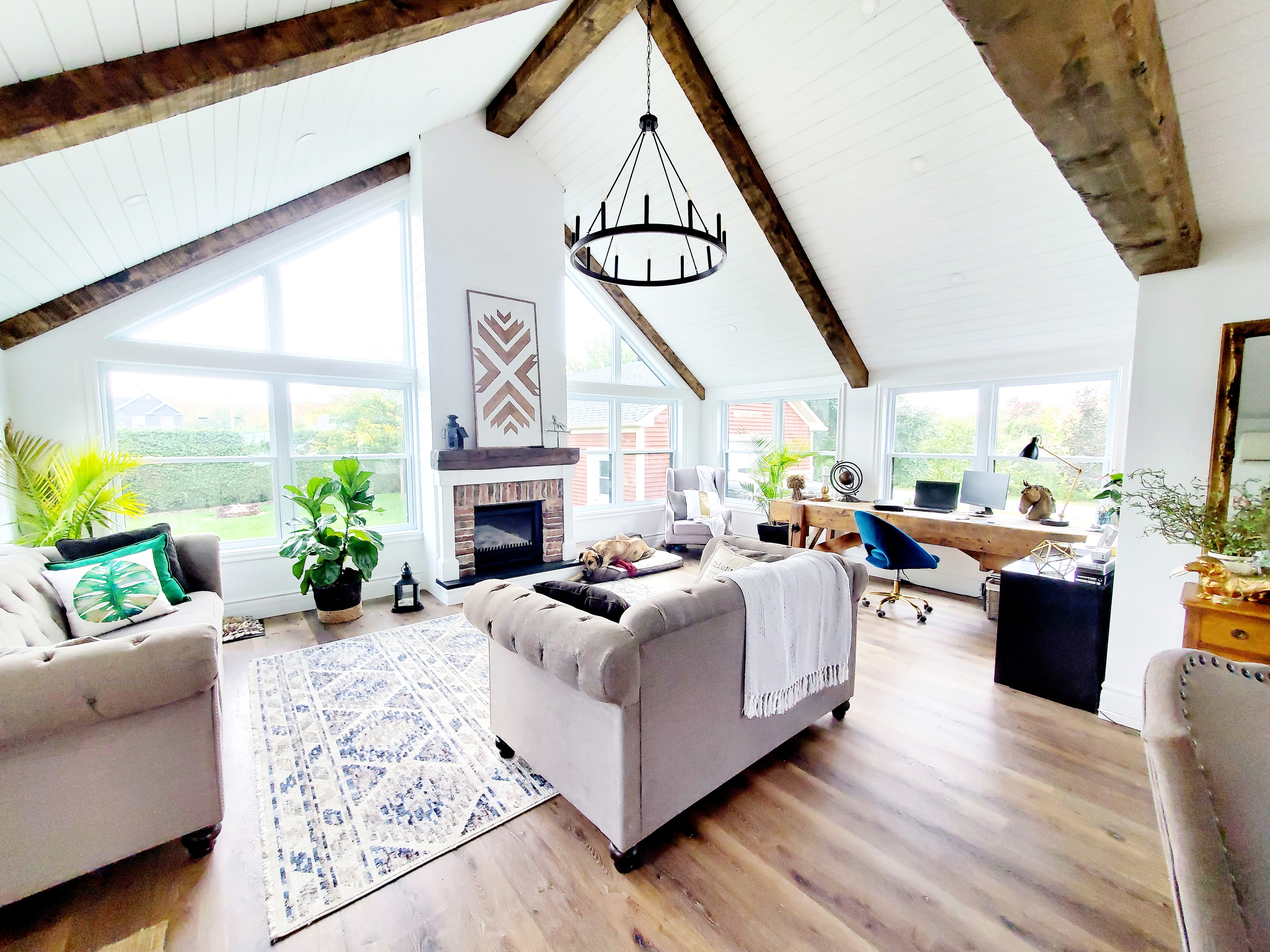 Verrière avec foyer et poutres