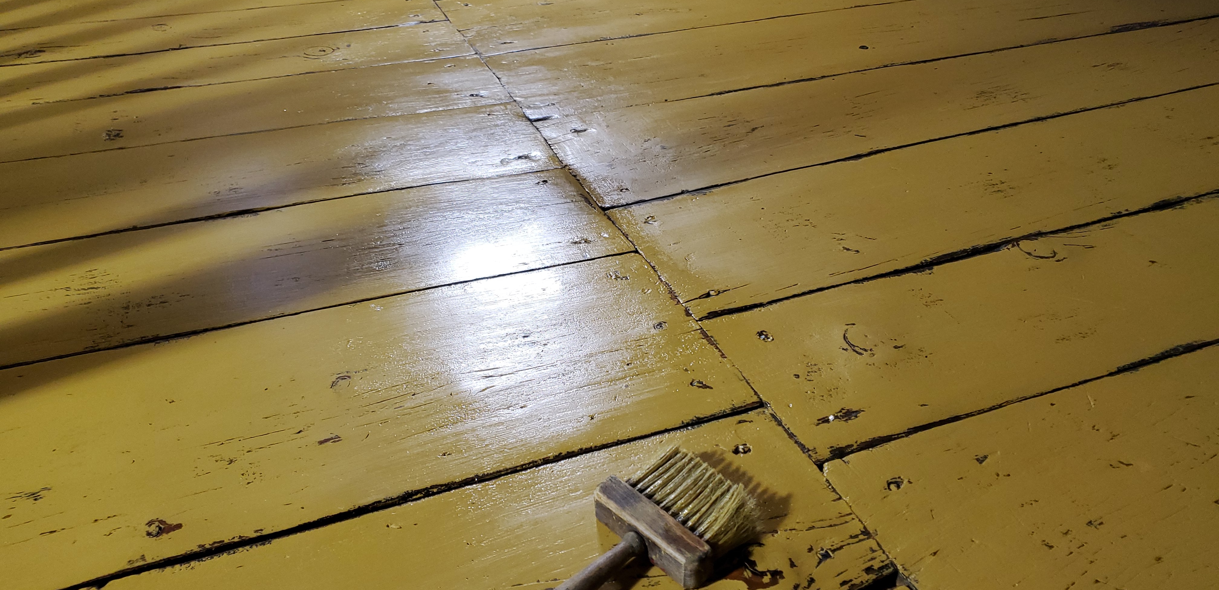 Plancher antique jaune ocre