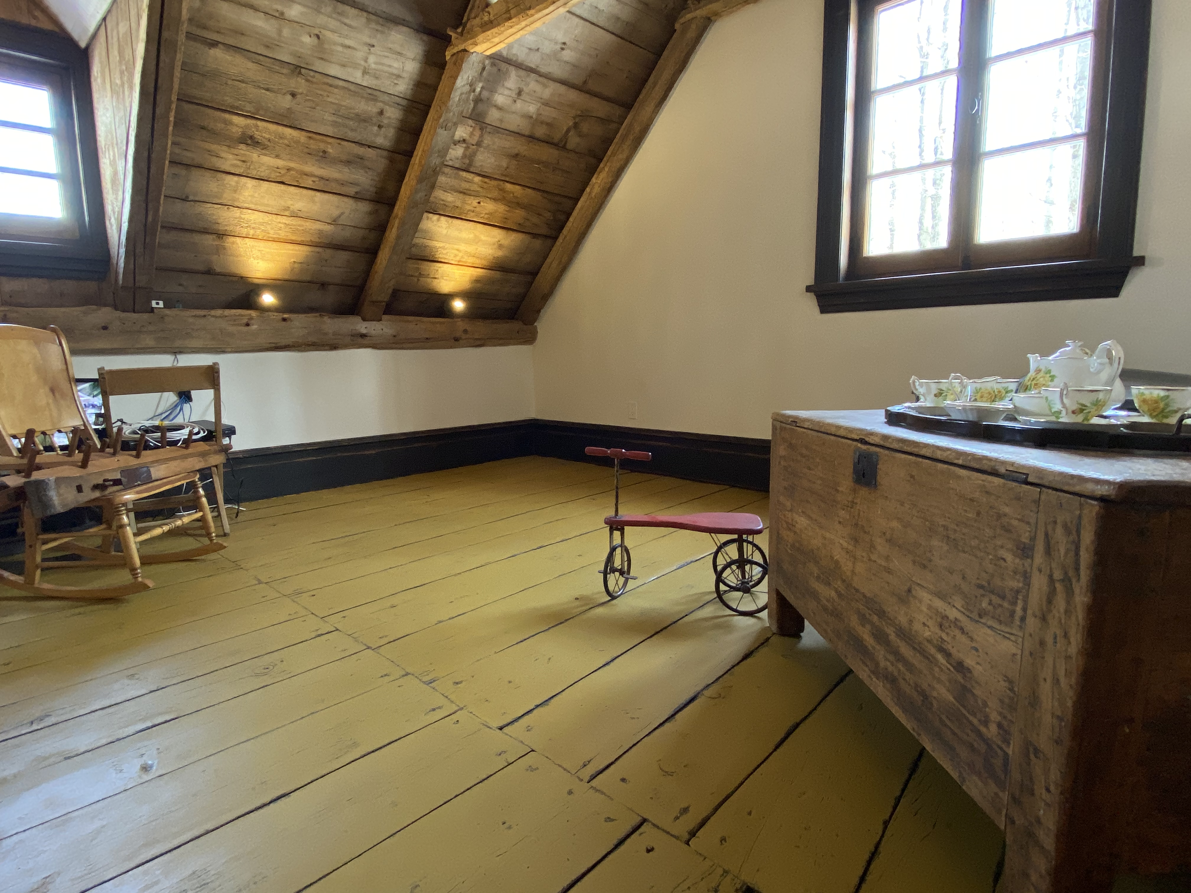 Plancher antique jaune ocre