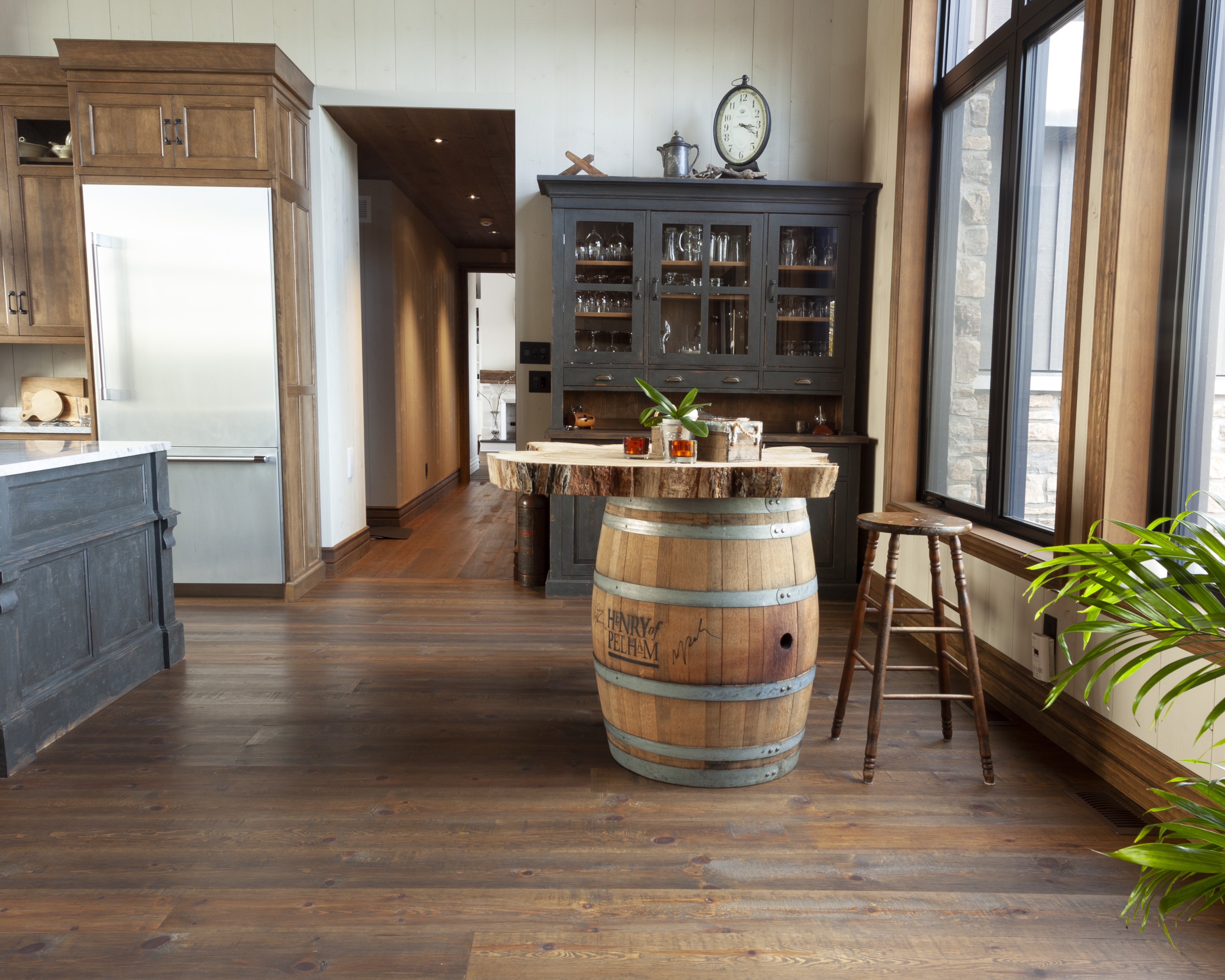 Buffet rustique pour coin bar