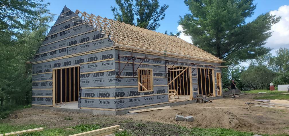 Fermette avec garage en bois de grange récupéré