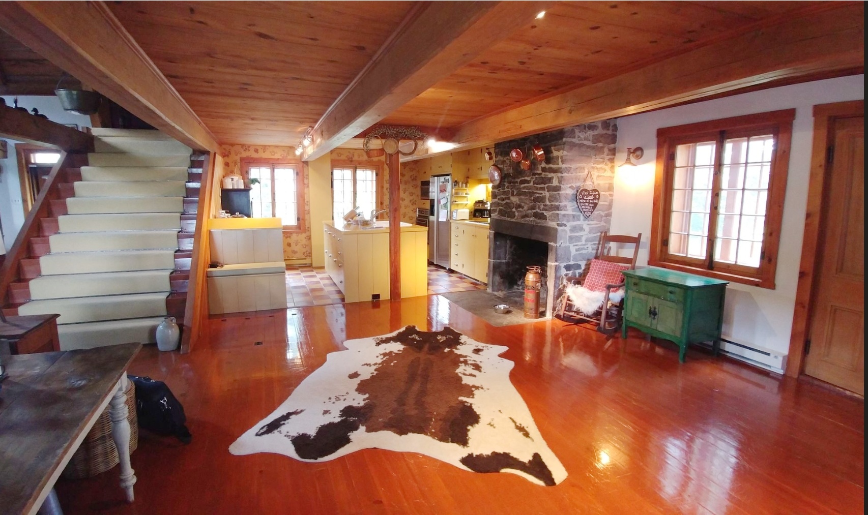 Plancher antique pour une maison coloniale française à l'Acadie