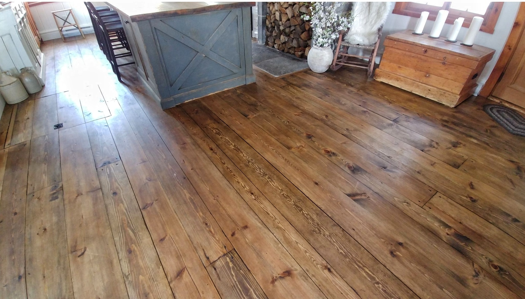 Plancher antique pour une maison coloniale française à l'Acadie