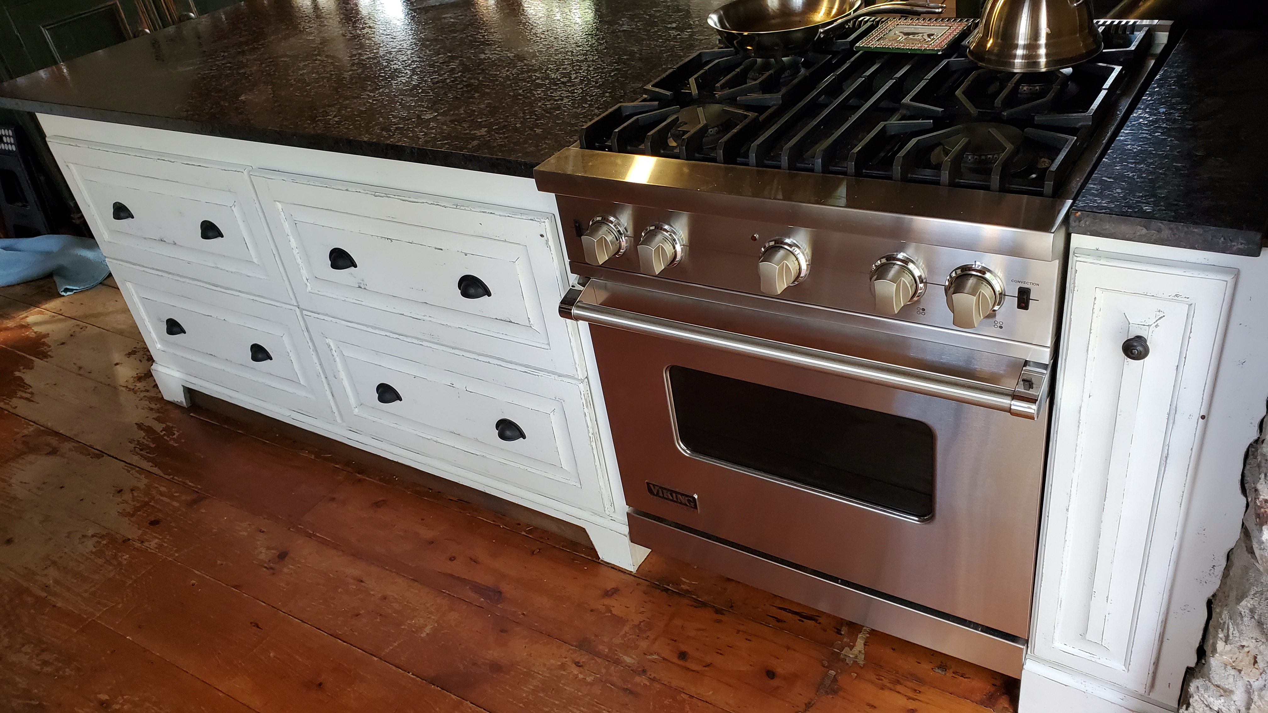 Cuisine avec patine de blanc antique à la chaux