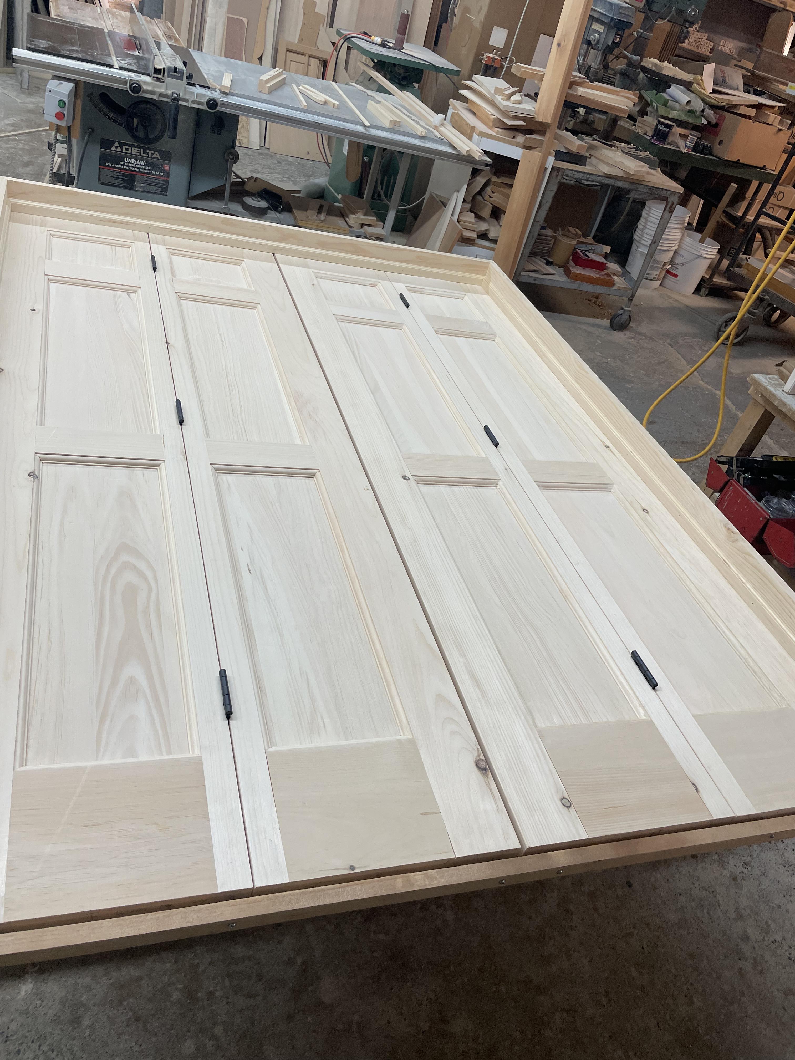 Encoignure sur patine couleur vert-de-gris