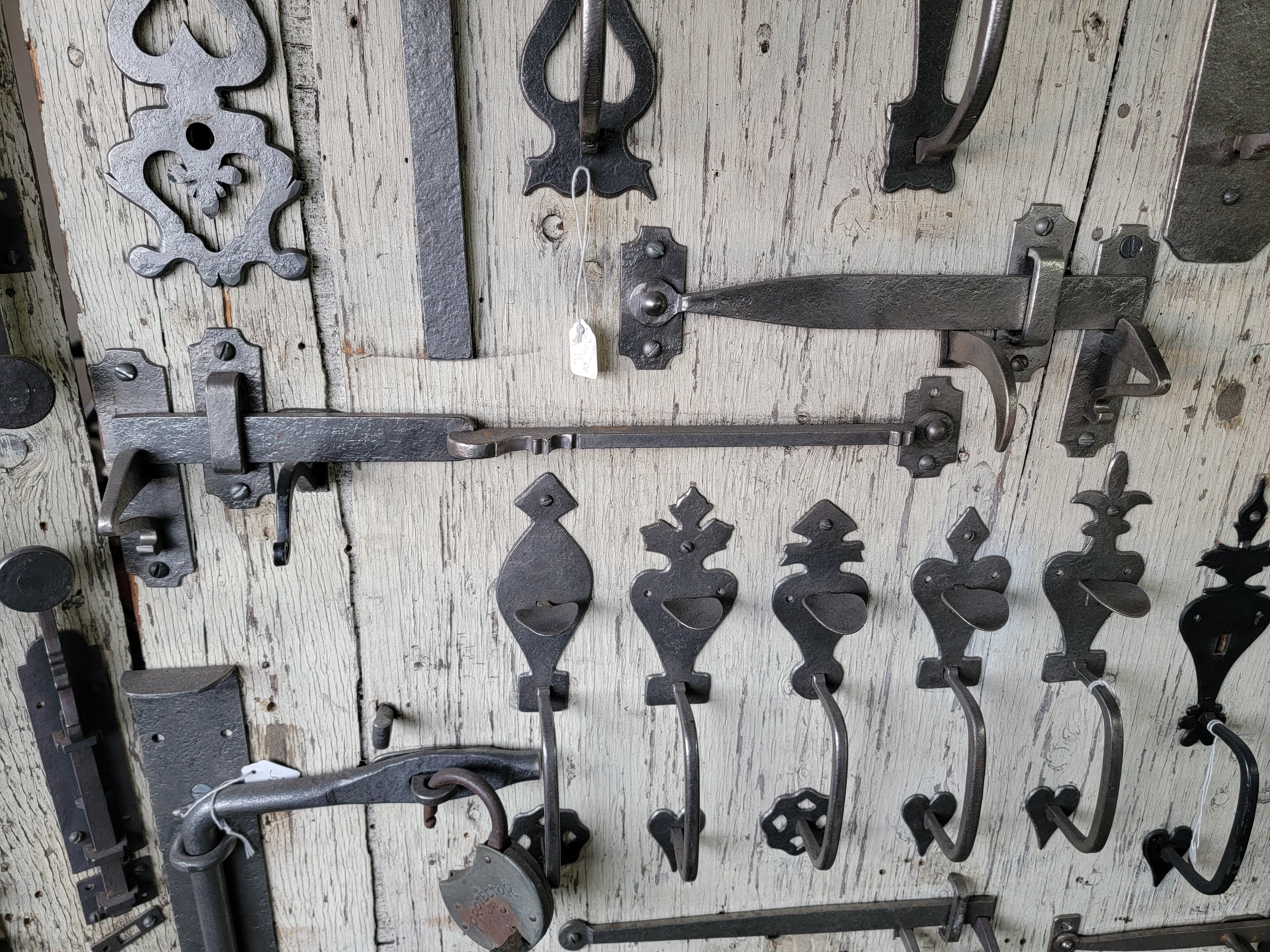 Encoignure sur patine couleur vert-de-gris