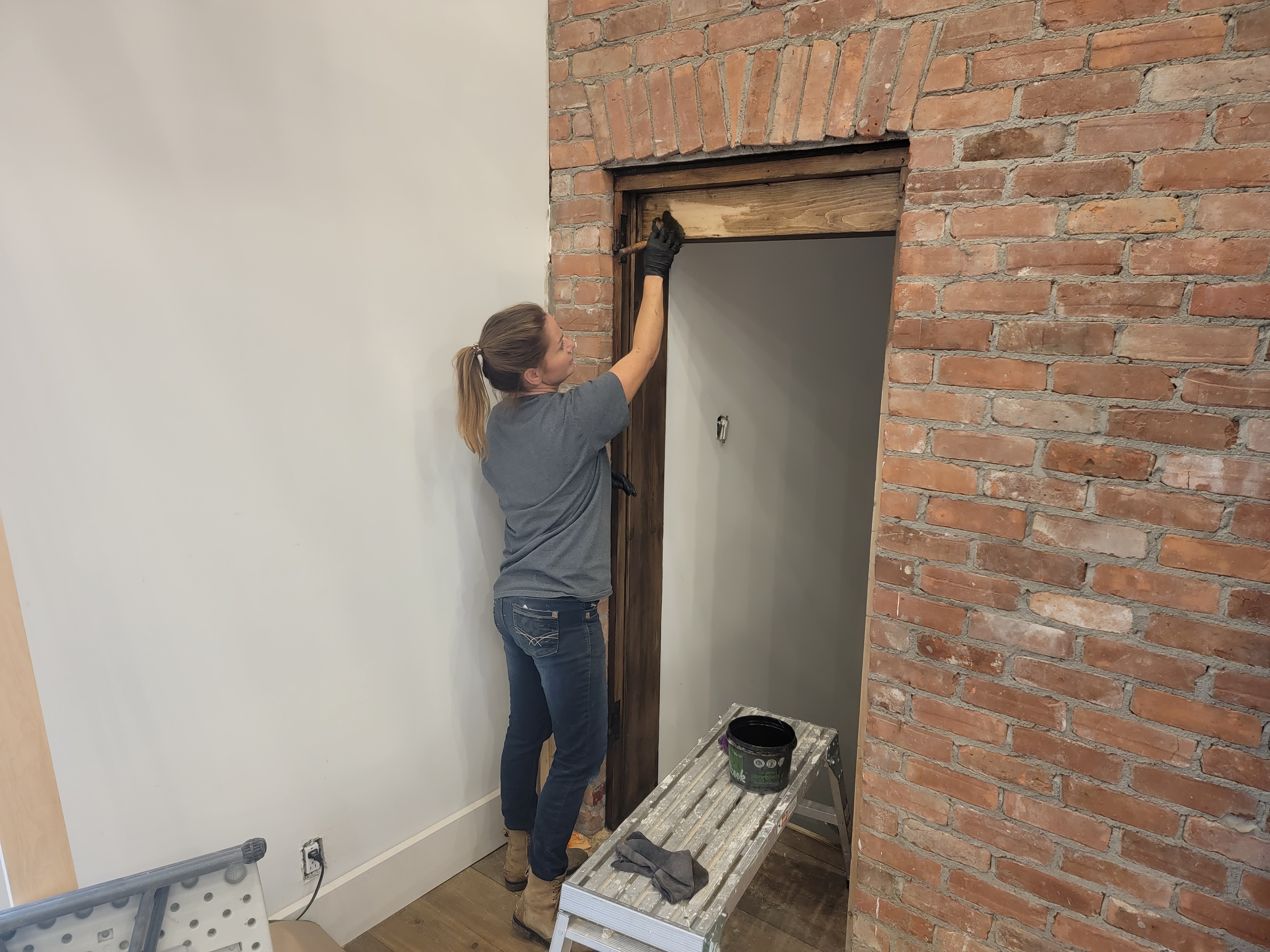 Table et porte en bois centenaire