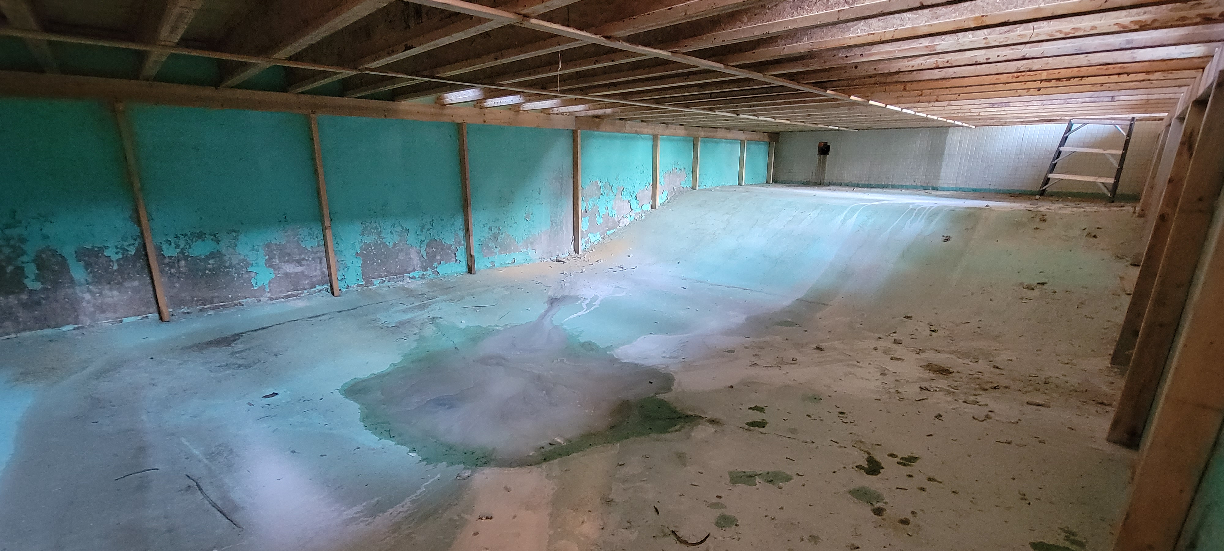 Cuisine construite par dessus une piscine creusée