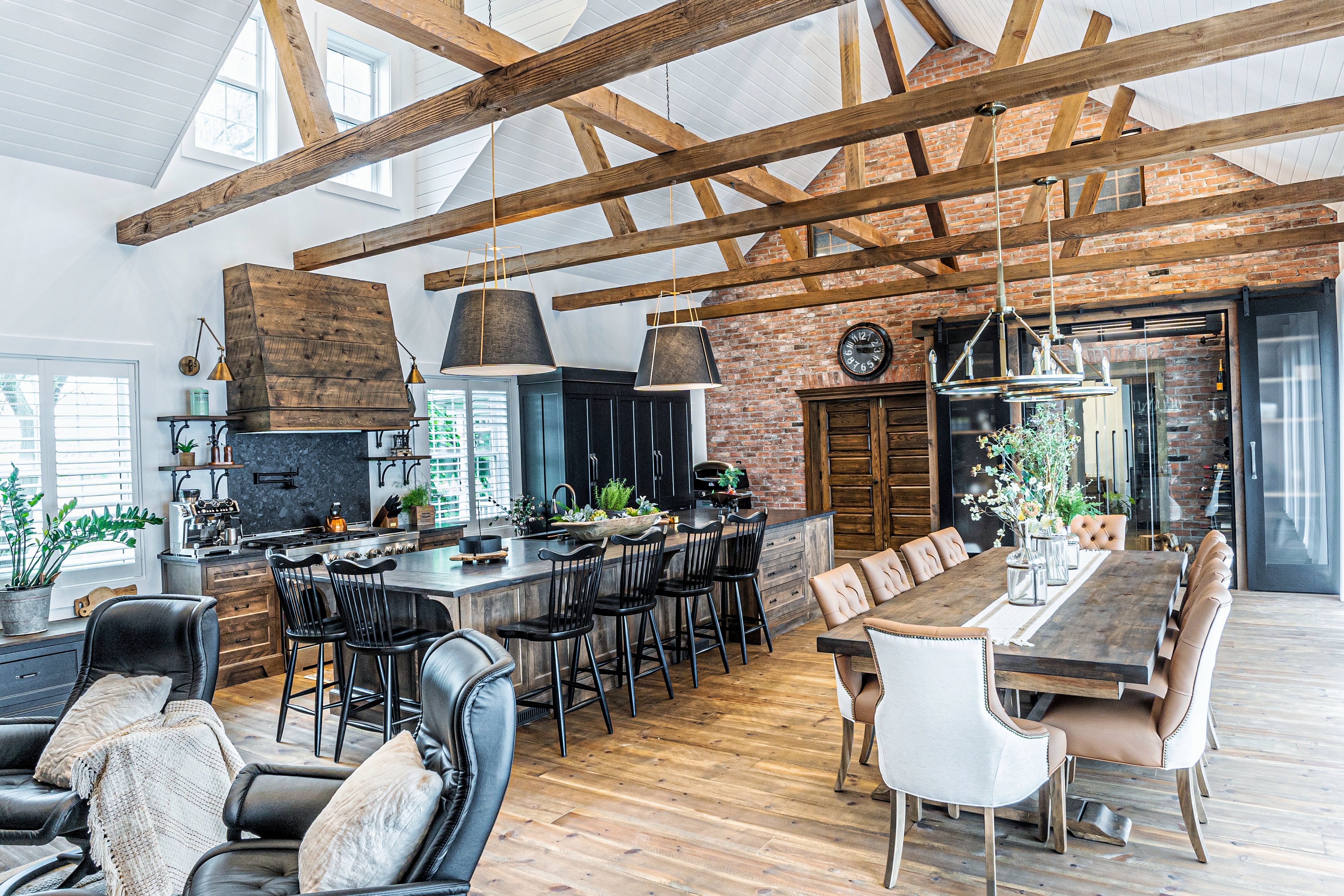 Cuisine construite par dessus une piscine creusée