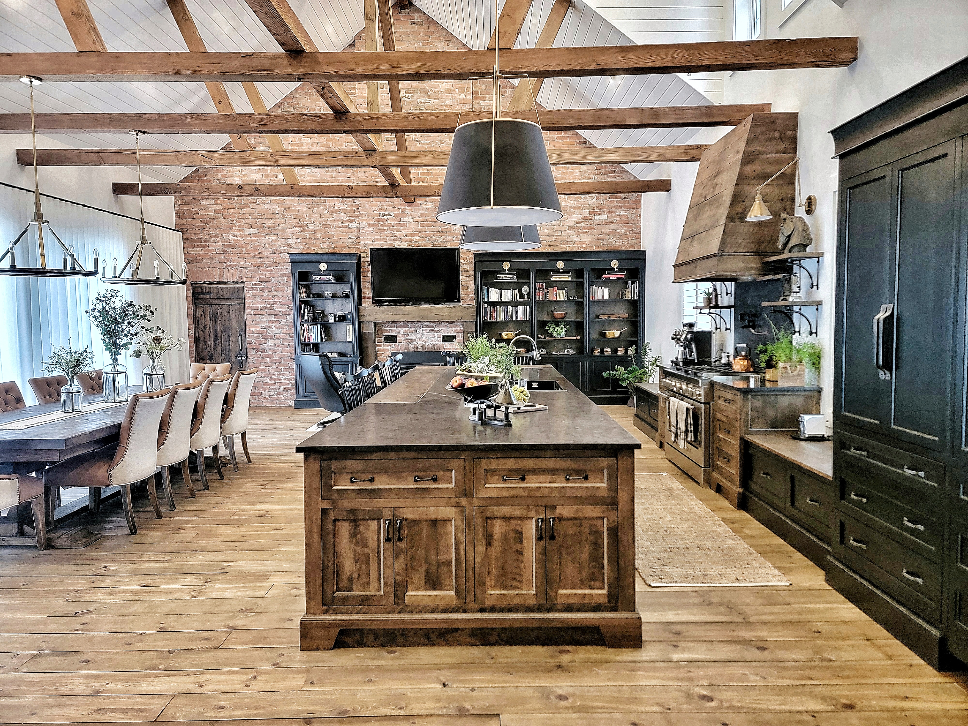 Cuisine construite par dessus une piscine creusée