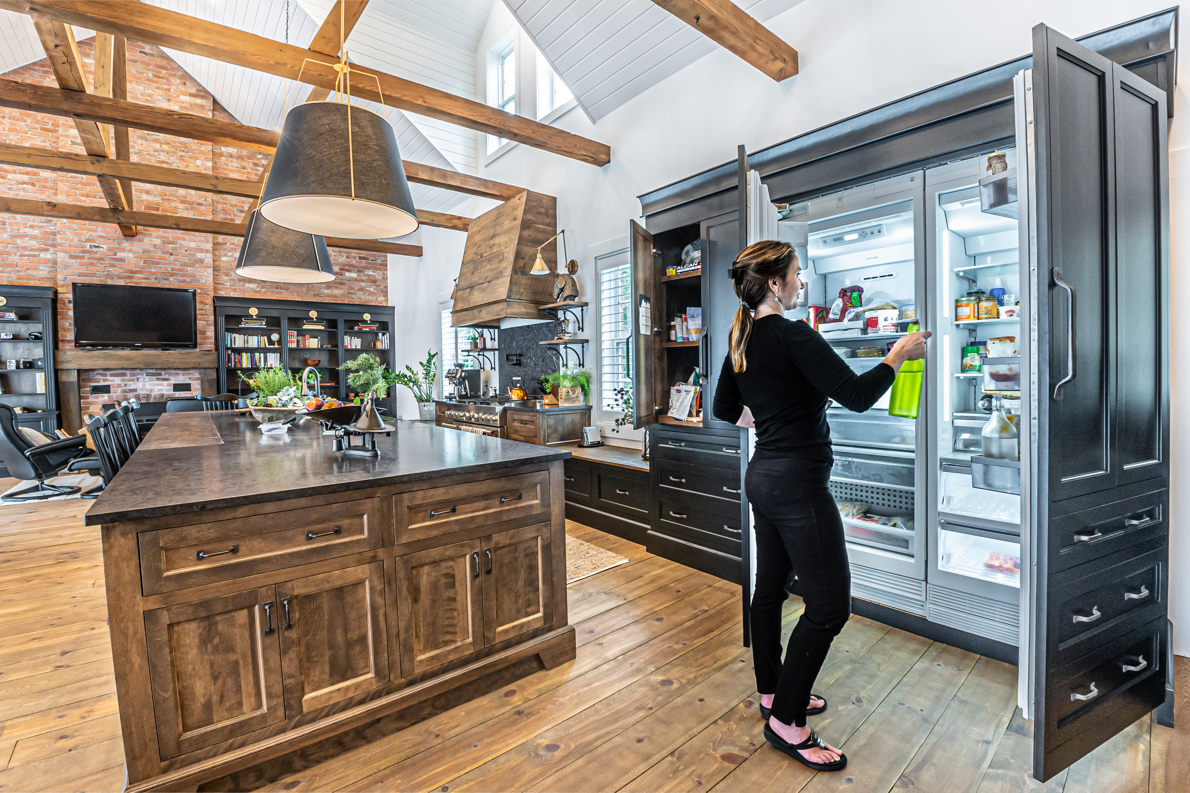 Cuisine construite par dessus une piscine creusée