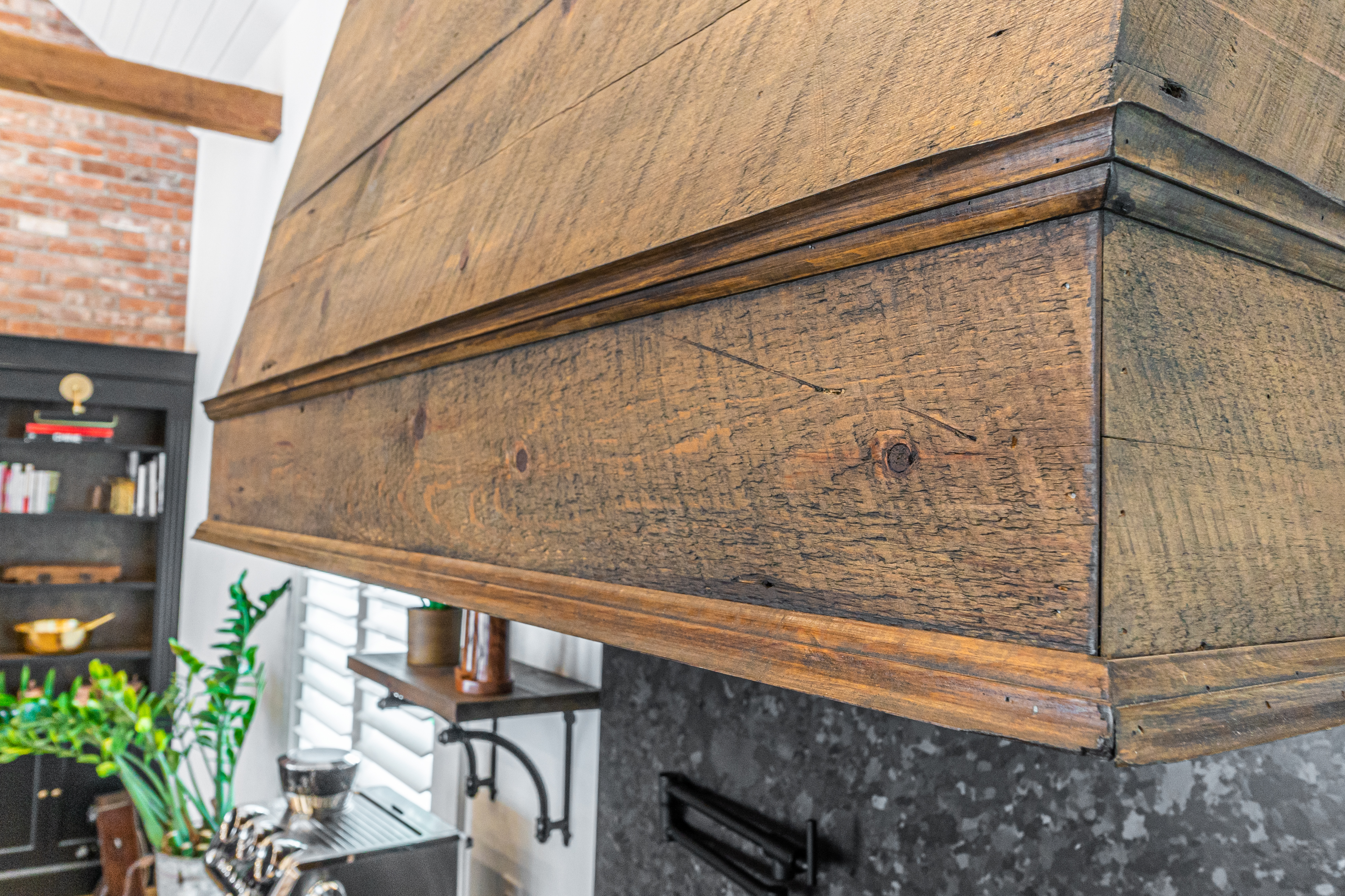 Cuisine construite par dessus une piscine creusée