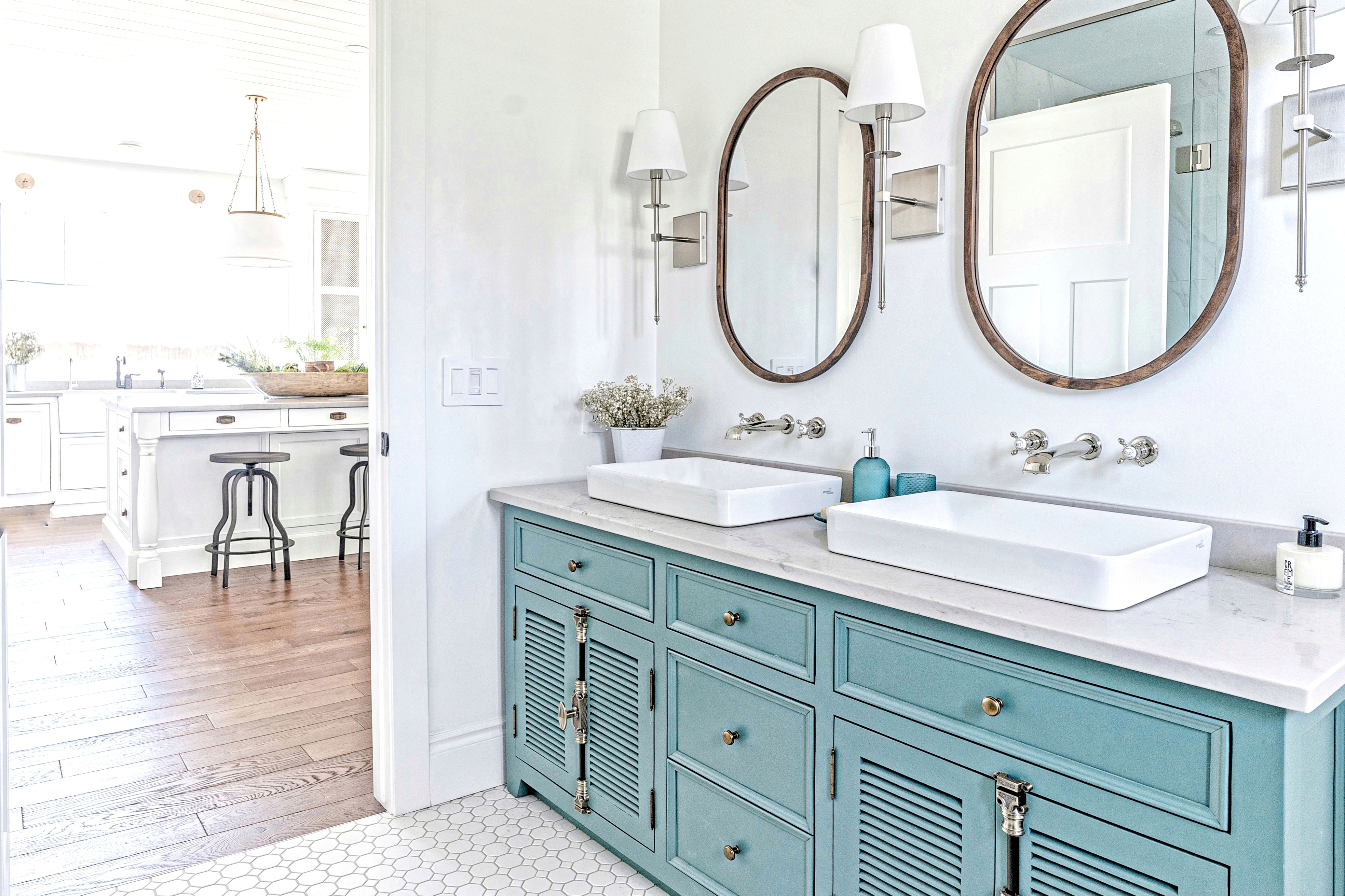 2 salles de bain neuves cachet classique