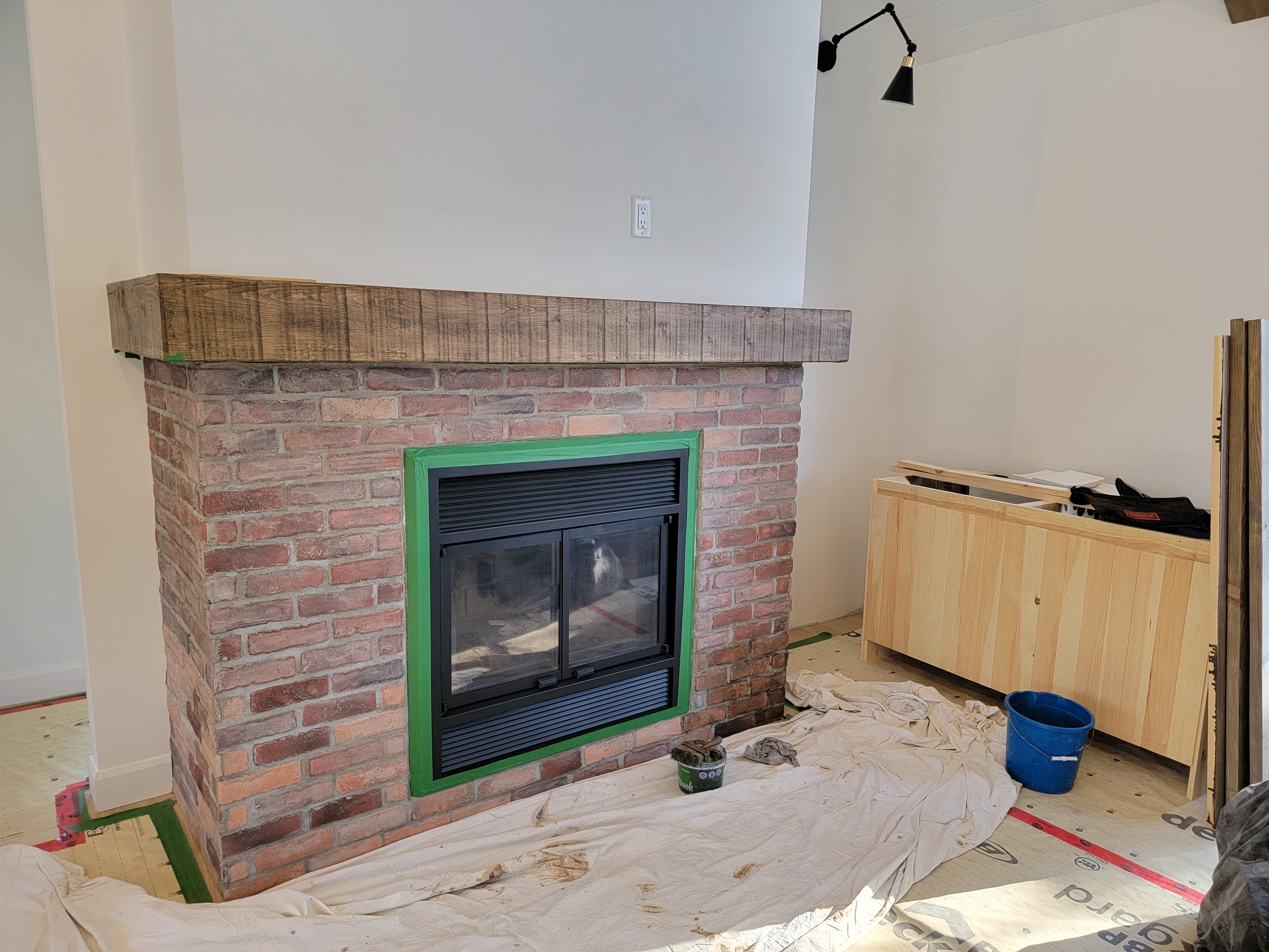 Foyer de brique enduit à la chaux