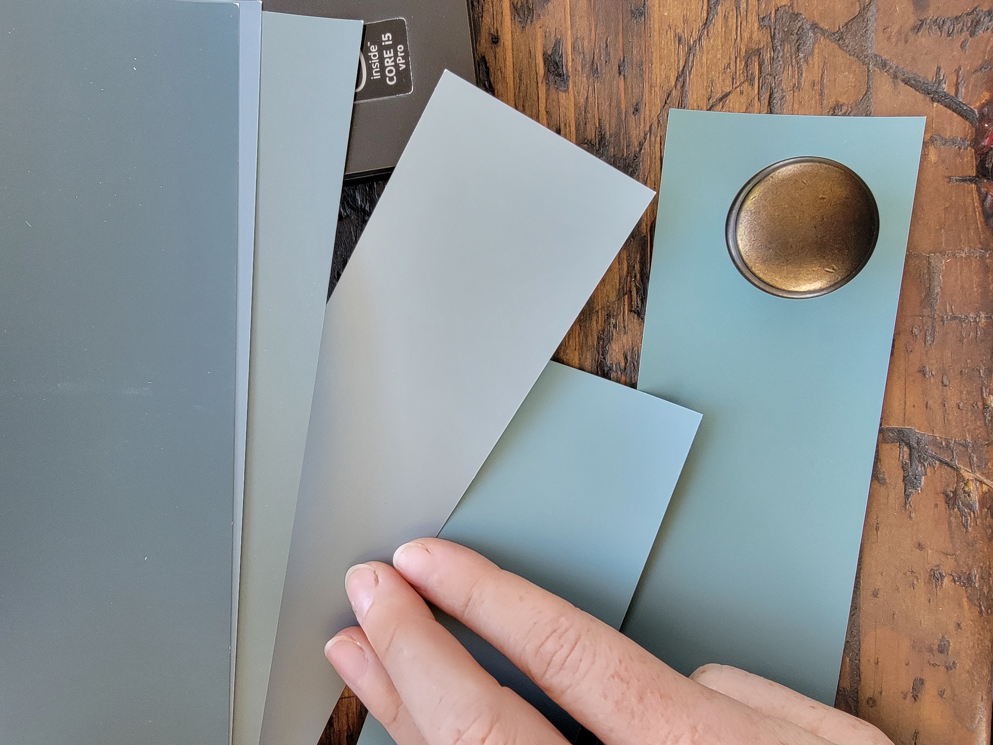 Salles de bain intemporelles avec rangements secrets
