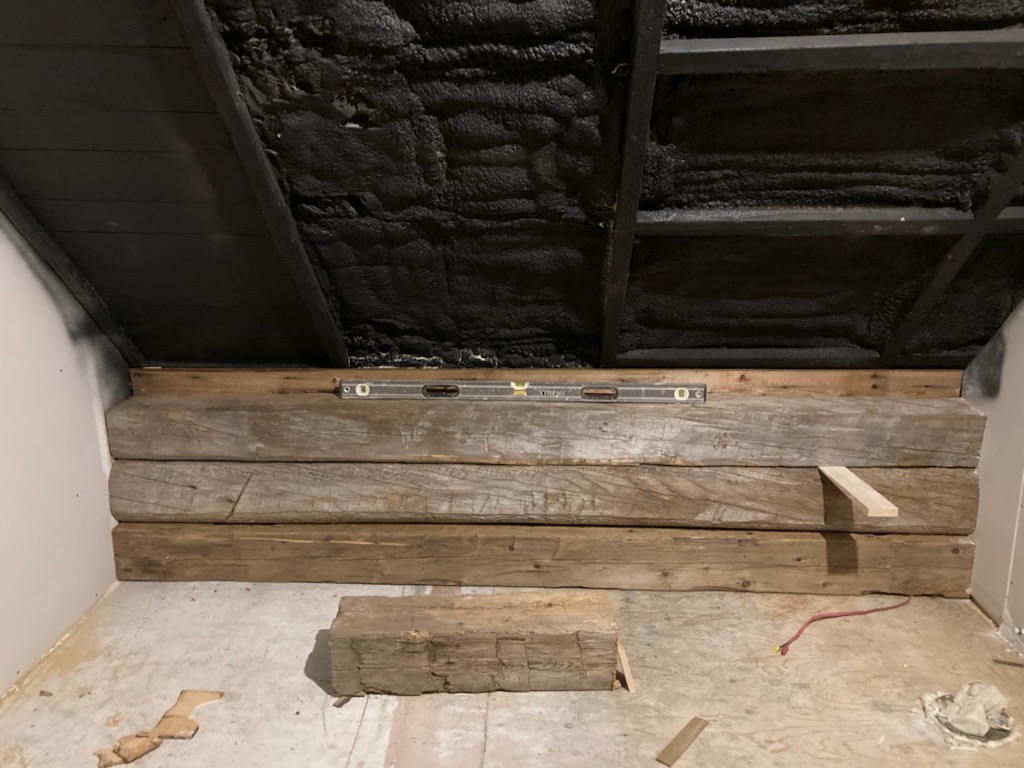 Chambres d'amis et salle de bain restaurées à l'ancienne